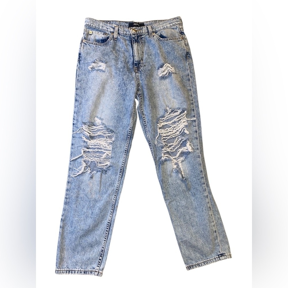 Aero Mom Jeans | Distressed Light Wash | Size 8 Regular